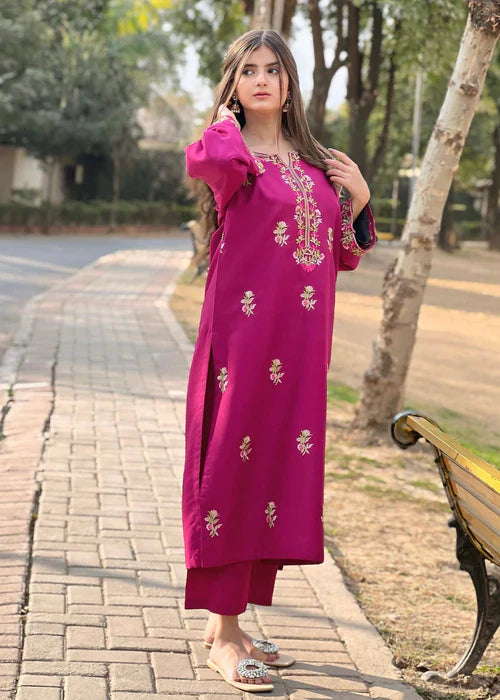 Rosebud Embroidered 2pcs